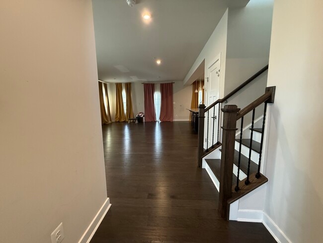 Building Photo - 440 Tree of Heaven Way