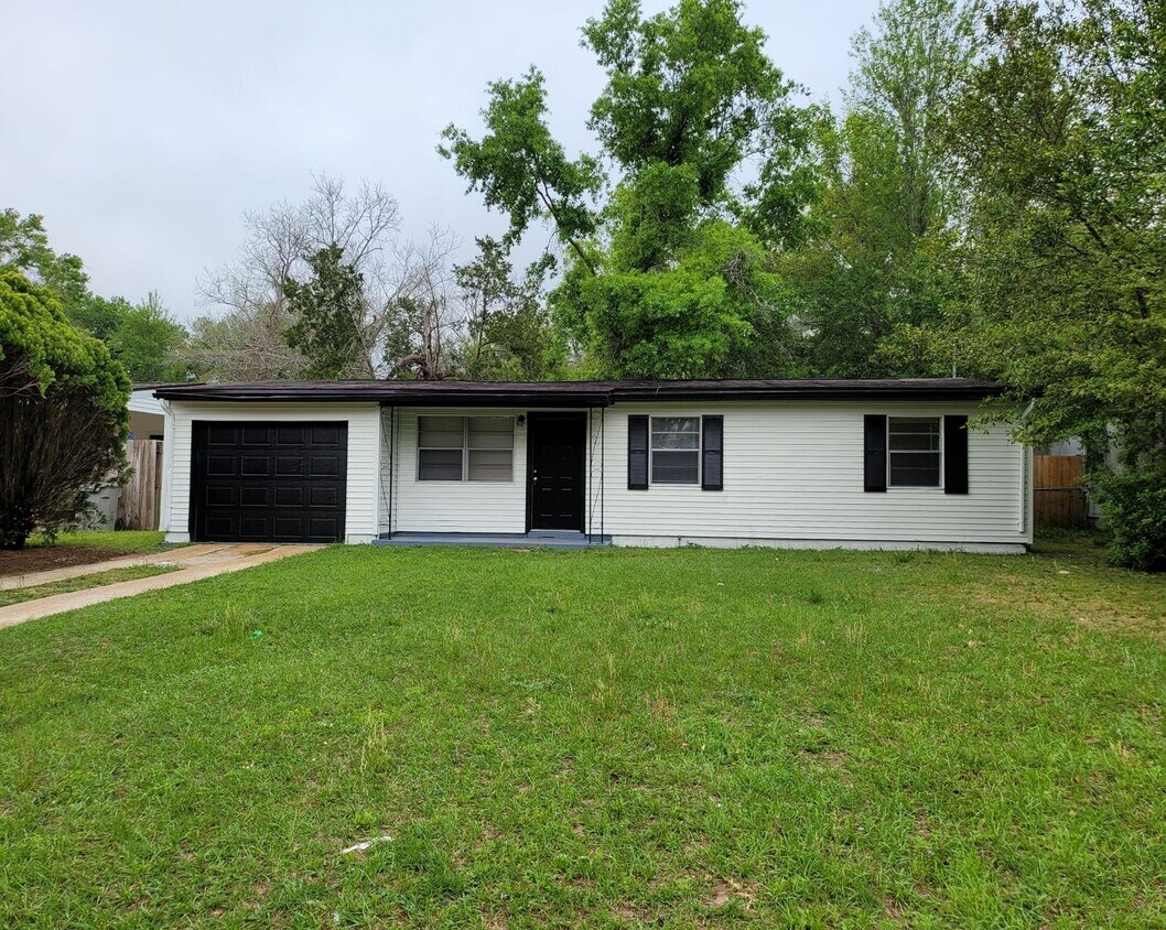 Foto principal - MOVE IN SPECIAL: Waived $350 Cleaning Fee!...