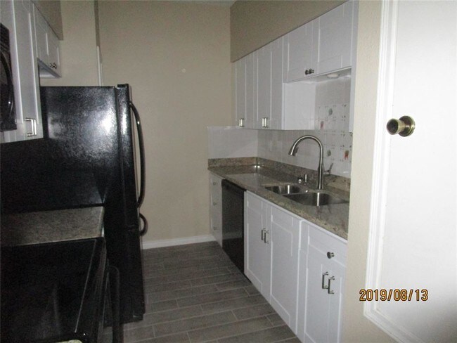 Building Photo - 592 Wilcrest Dr