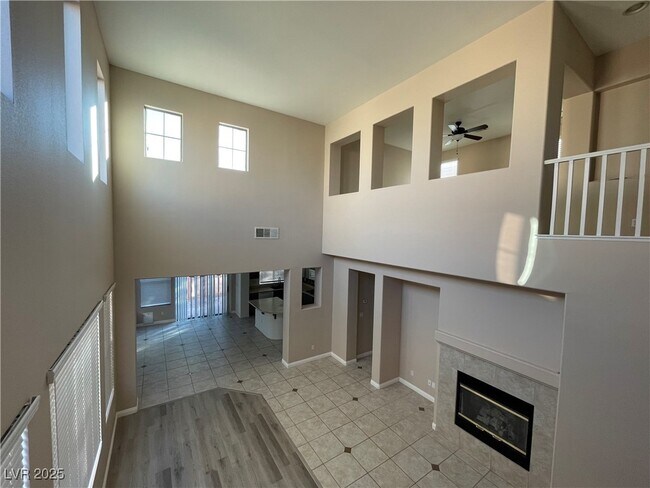Building Photo - 10515 Foggy Glen Ave