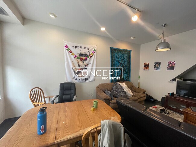 Building Photo - 160 E Berkeley St