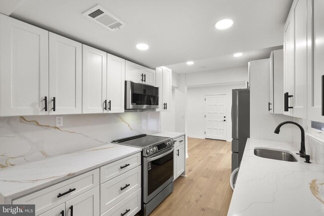 Building Photo - 2339 N Powhatan St