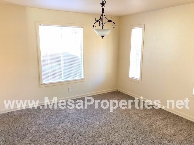 Building Photo - 3 Bedroom 2 Bathroom Home in Hesperia