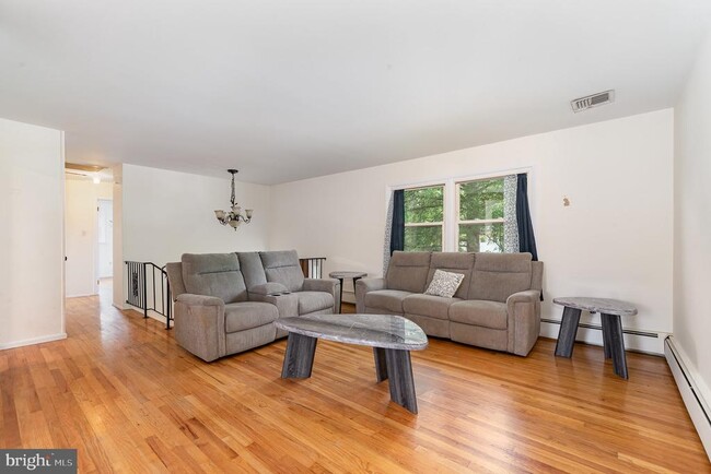 Building Photo - 302 Hickory Hill Terrace