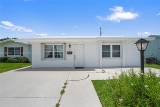 Building Photo - 142 NW 10th Ct