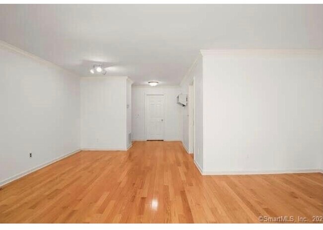 Foto del edificio - 3 Oakwood Ave