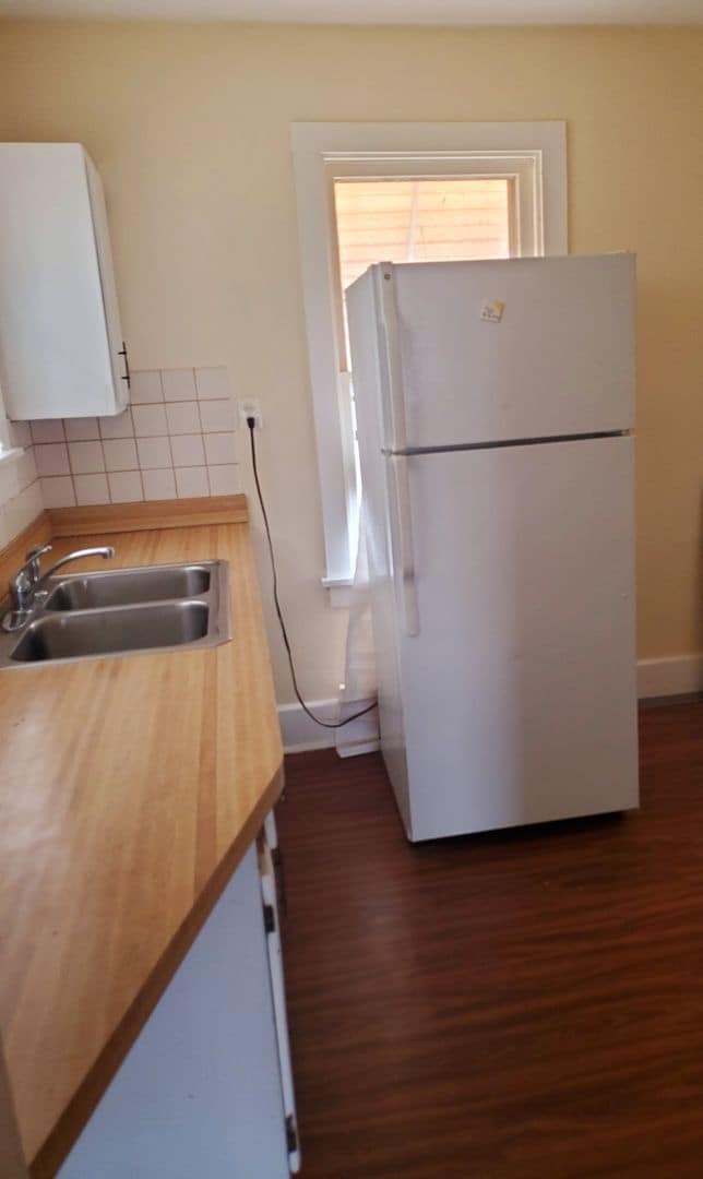 Building Photo - Coming Soon! Well Maintained and Clean 2br/1ba House with Hardwood Throughout