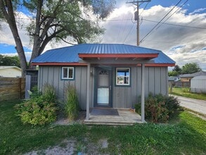 Building Photo - 111 6th Ave W