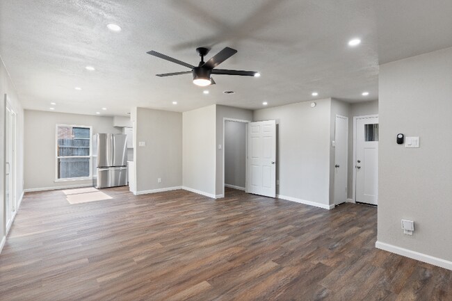 Building Photo - 819 Wateka Way