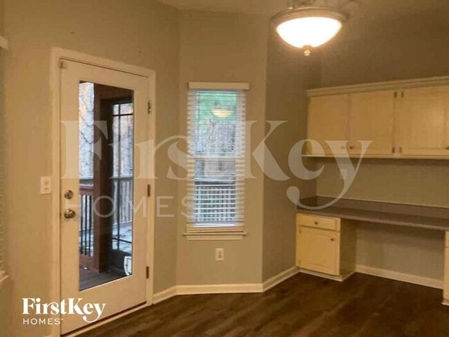 Building Photo - 4850 Meadow Overlook Dr