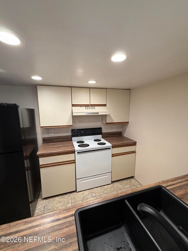 Building Photo - 1225 Songbird Ln