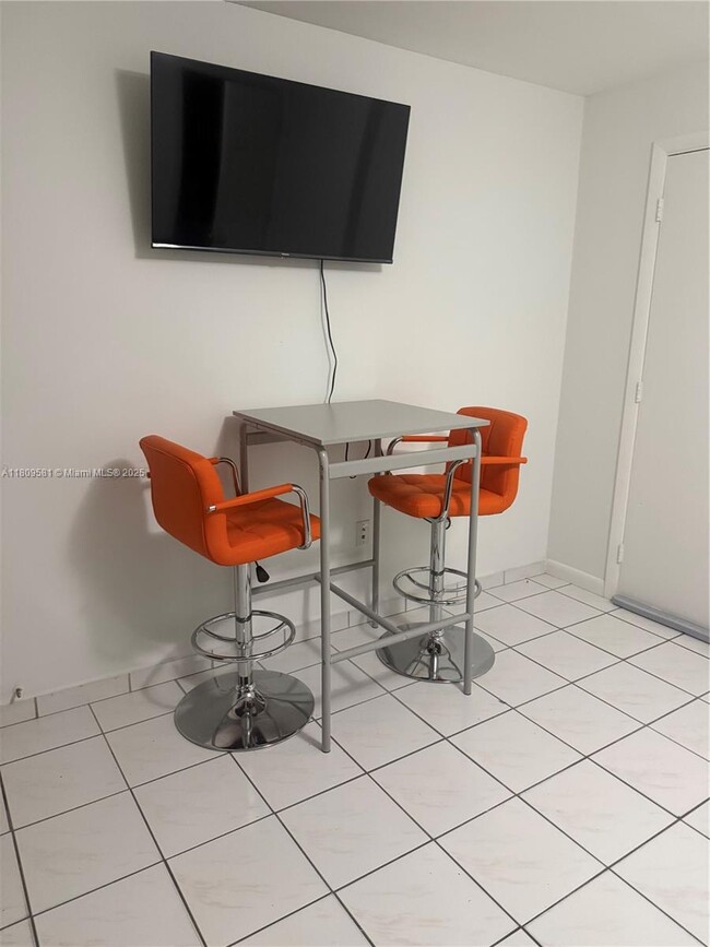 Foto del edificio - 6367 SW 15th St
