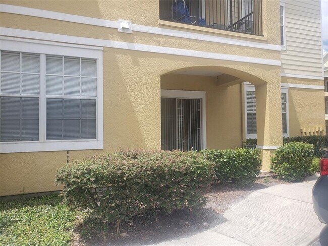 Foto del edificio - 8102 Lillies Way