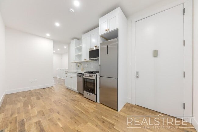 Building Photo - Brand New 2 Bed 2 Bath Duplex with Private...