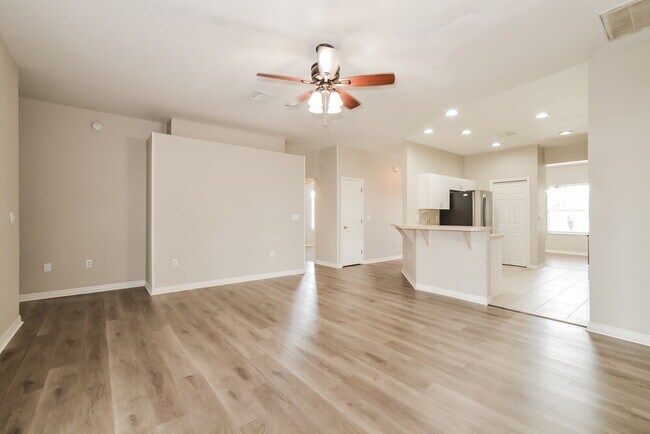 Foto del edificio - 292 Cloverdale Rd