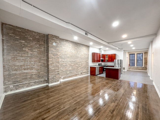 Building Photo - 3345 N Clark St