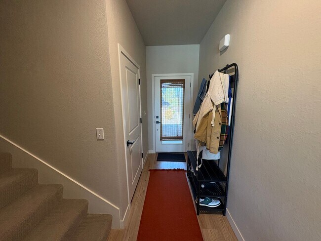 Foto del edificio - Modern Townhome with STUNNING Views in West MHK