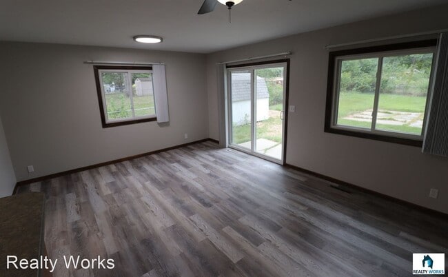Building Photo - 3 br, 2 bath House - 8011 Maplewood Dr