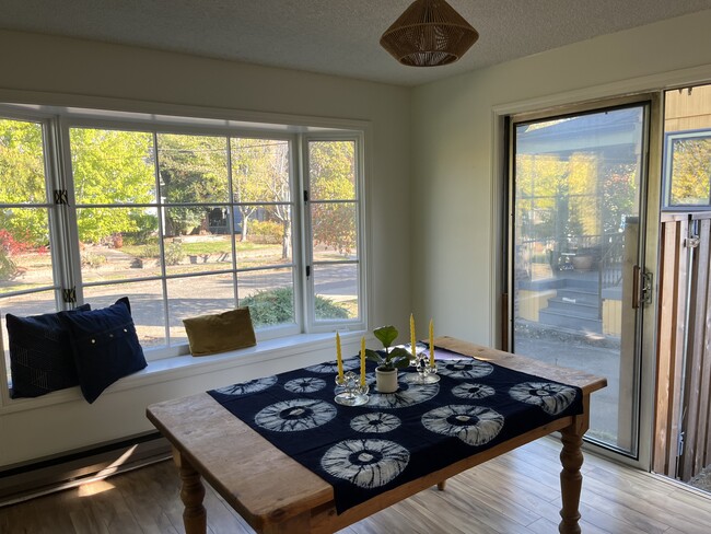 Building Photo - 343 NE 63rd Ave