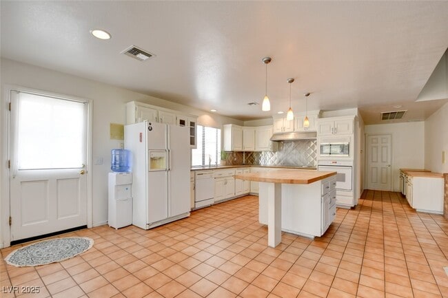 Building Photo - 7040 Bailey Cir