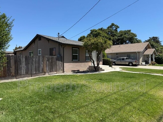 Building Photo - 208 N Acacia Ave