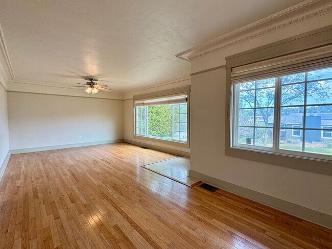 Building Photo - 8829 Greenview Pl