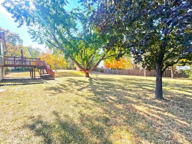 Building Photo - Wide Open Spaces in Upscale Bloomington, P...