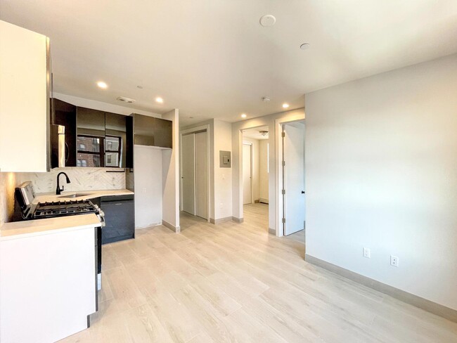 Foto del edificio - 2112 Hughes Ave