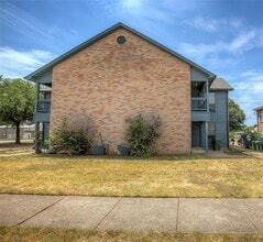 Building Photo - 803 Treadwell Ct
