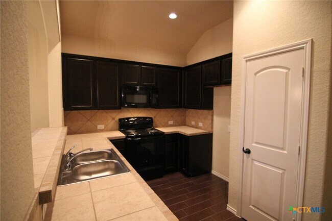 Foto del edificio - 534 Creekside Cir