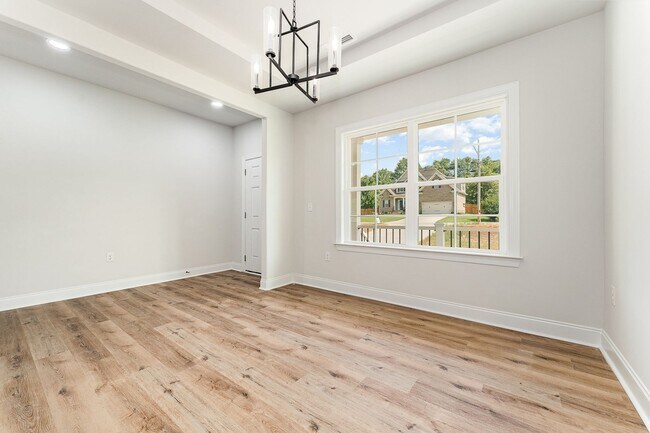 Foto del edificio - Spacious 2-Story Home for Rent in High Poi...
