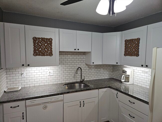 Foto del edificio - 2 Karena Dr