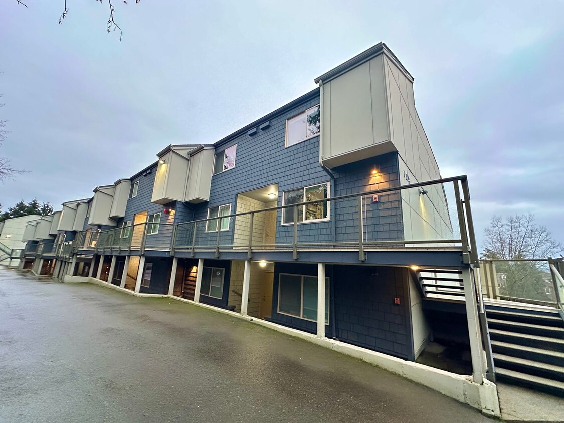 Primary Photo - Multi-level Sand Point Condo with Balcony