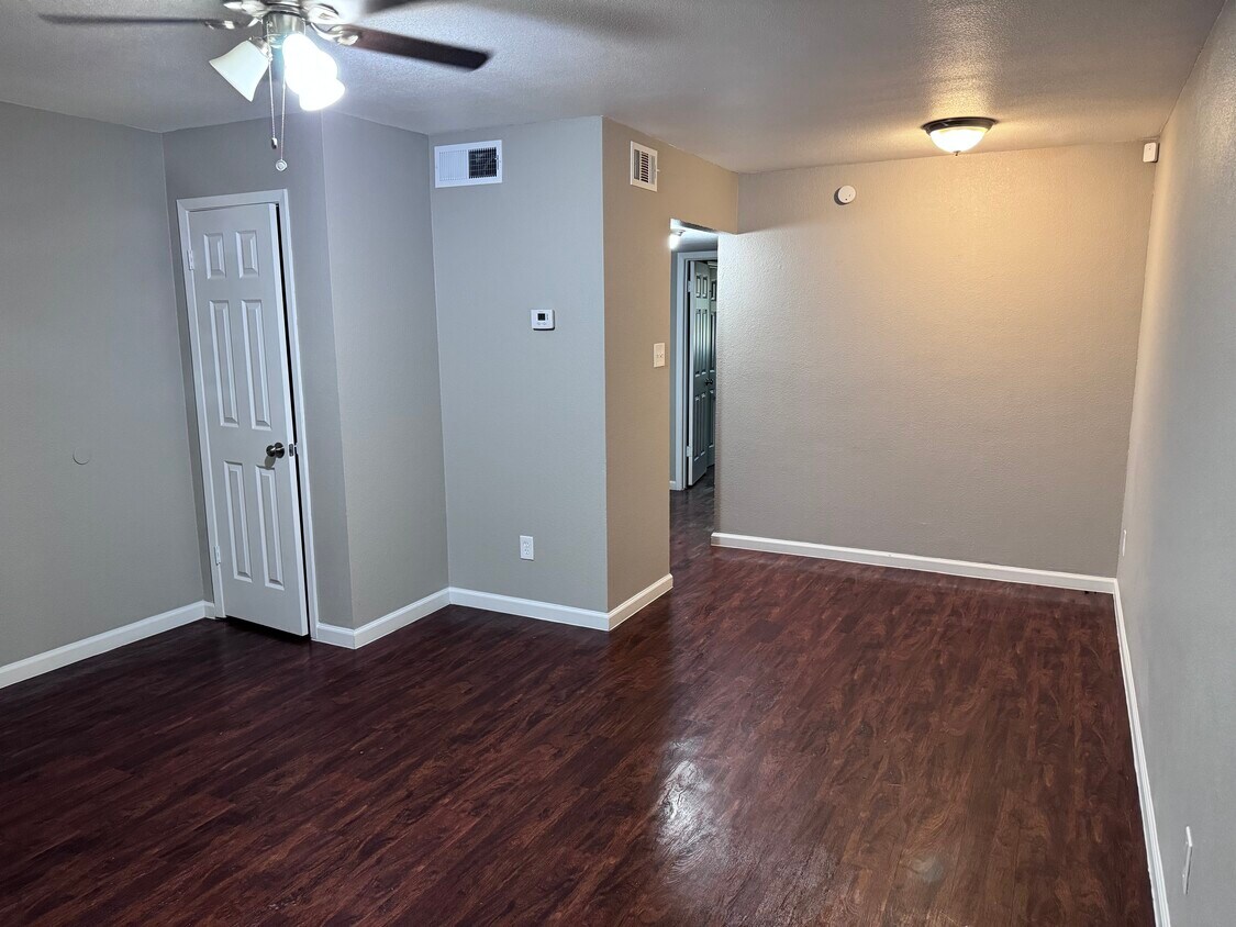 357 NW Newton Dr, Burleson, TX 76028 Apartments in Burleson, TX