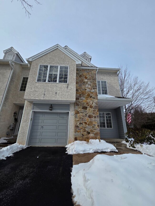 Foto del edificio - Beautiful Home Available in Evian!