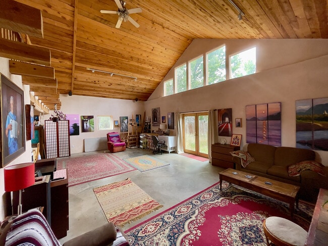 Studio Interior - 223 Victor Ct