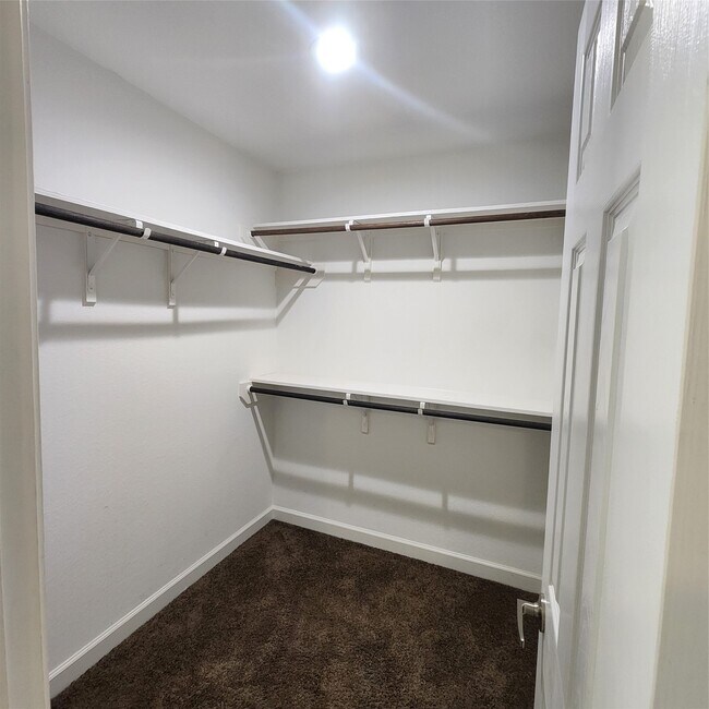 Foto del edificio - 617 E 39th St