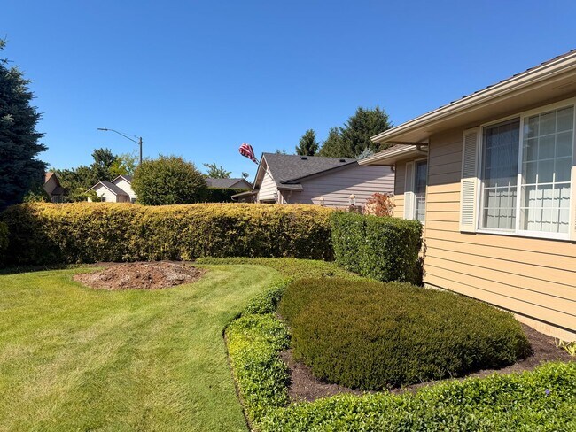 Foto del edificio - 364 SE Davis Ct