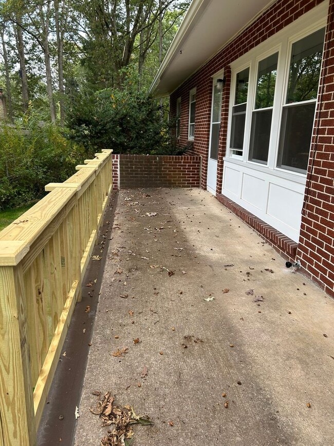 Building Photo - Charming 3 Bedroom Brick Ranch in Park Forest