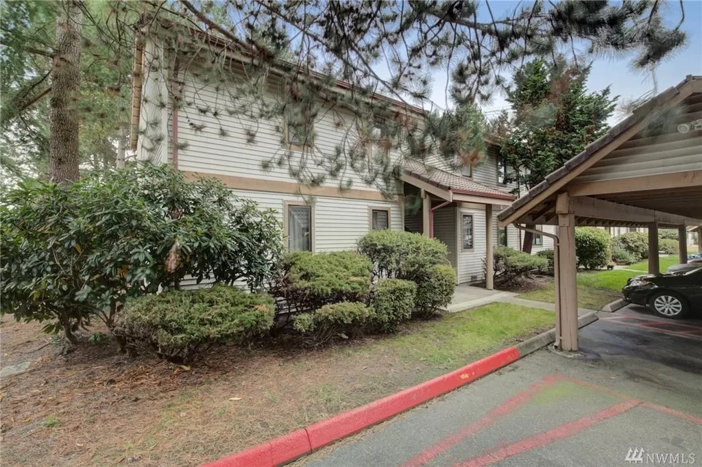 Top floor! - 17306 119th Ln SE