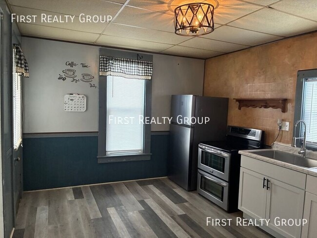 Building Photo - 519 Ann St