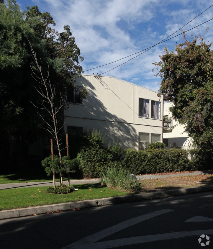 Building Photo - 1547 N Alexandria Ave