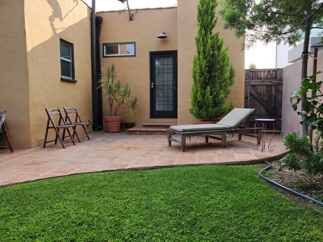 Back patio - 1556 S Carmelina Ave