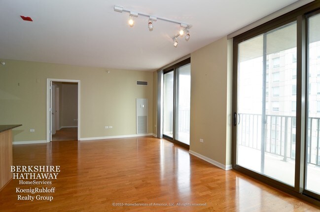Building Photo - 635 N Dearborn St