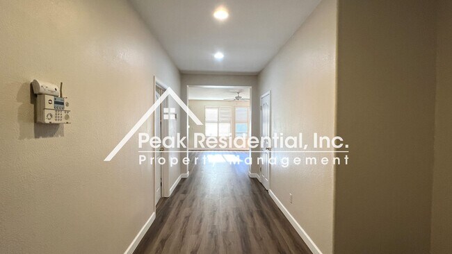 Foto del edificio - Beautiful 3bd/2ba Elk Grove Home with 2 Ca...