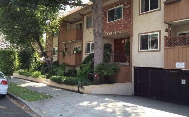 Building - 1845 Corinth Ave