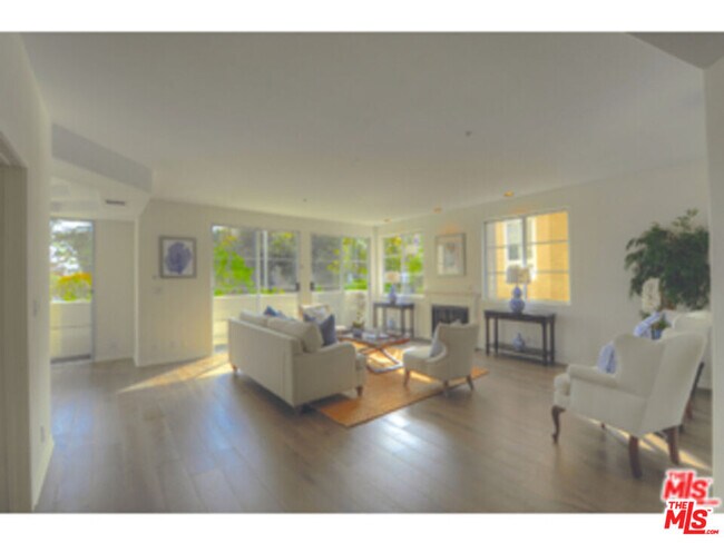 Foto del edificio - 1182 Wellesley Ave