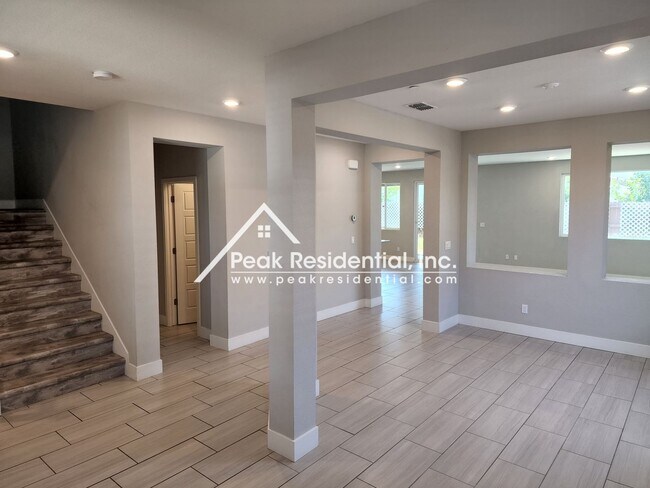 Building Photo - Beautiful 4bd/3.5ba Home with Attached Guest Suite!