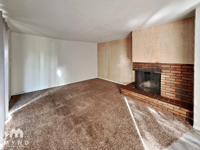 Building Photo - 705 NE 108th Ave