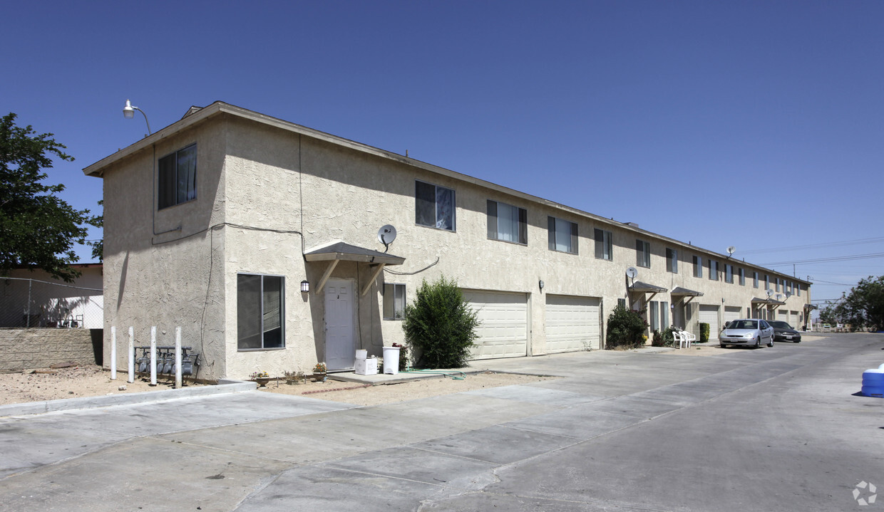 Primary Photo - Luxor Apartments